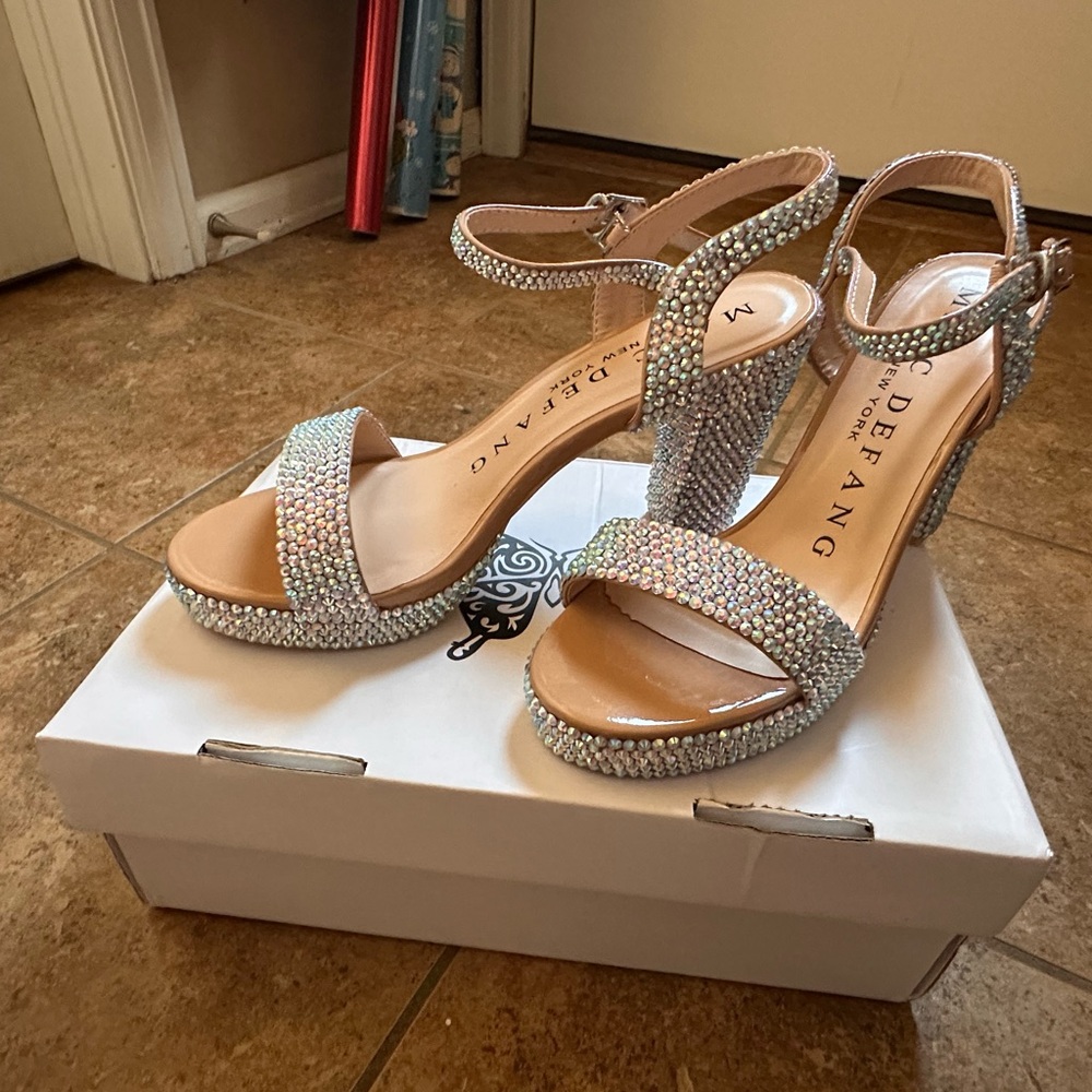 Marc Defang Silver Rhinestone Women's Sandals size 8- BNIB